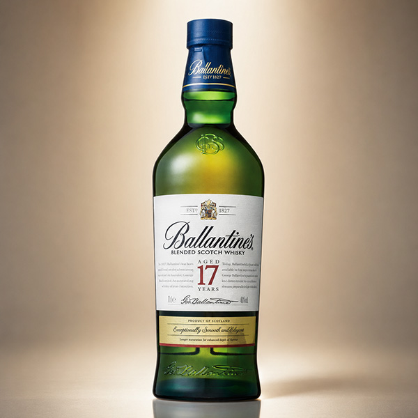 バランタイン17年|蜂蜜の甘美さとスモーキーさ|40%VOL・700ml